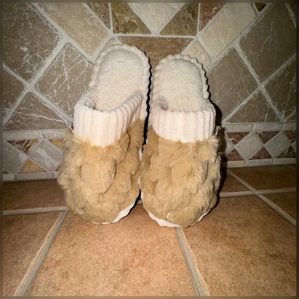 🆕🌟Slippers🌟 - Picture 4 of 10